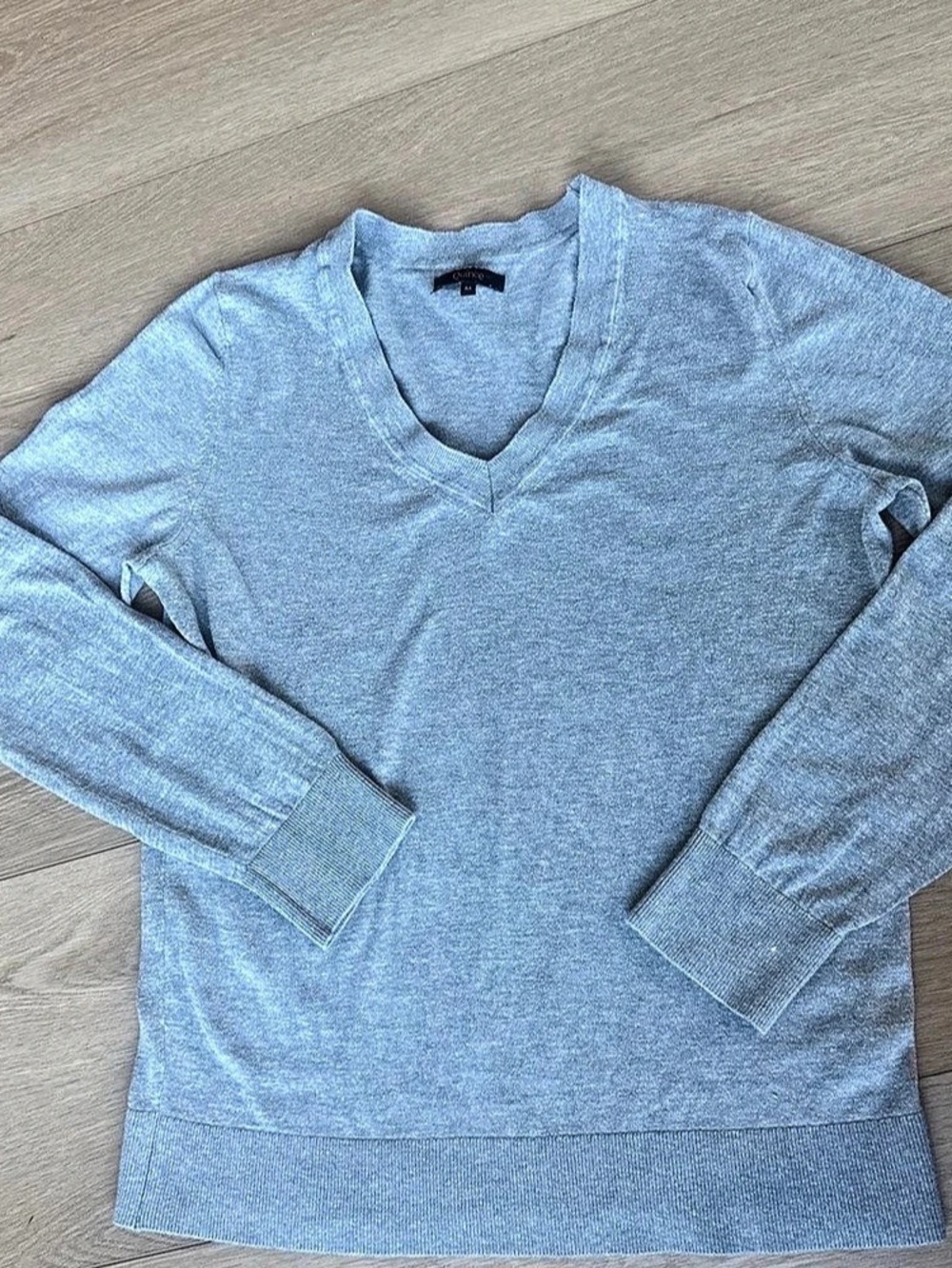 Quince Mongolian Cashmere V-Neck Sweater Gray Medium
